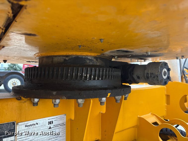 image for item FG2746 2015 Haulotte 55XA boom lift