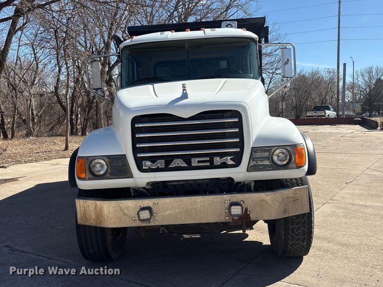 image for item FG2772 2007 Mack CV713 dump truck