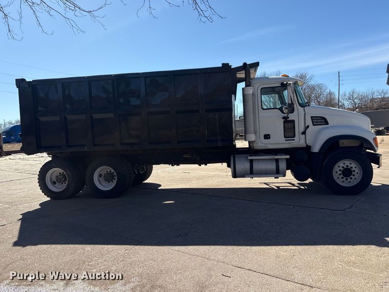 image for item FG2772 2007 Mack CV713 dump truck