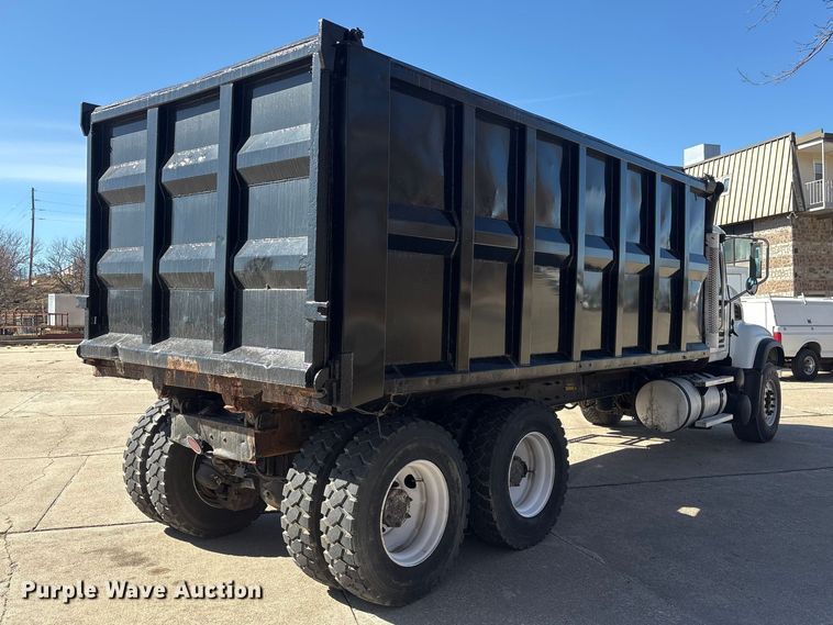 image for item FG2772 2007 Mack CV713 dump truck