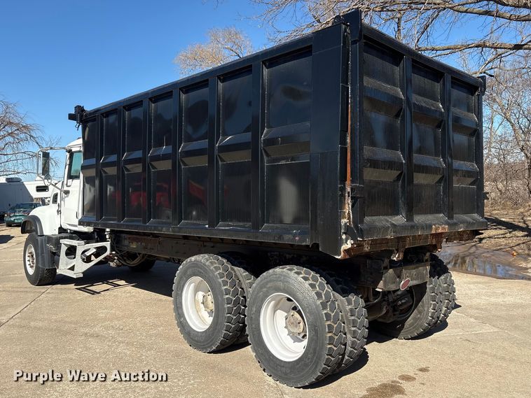 image for item FG2772 2007 Mack CV713 dump truck