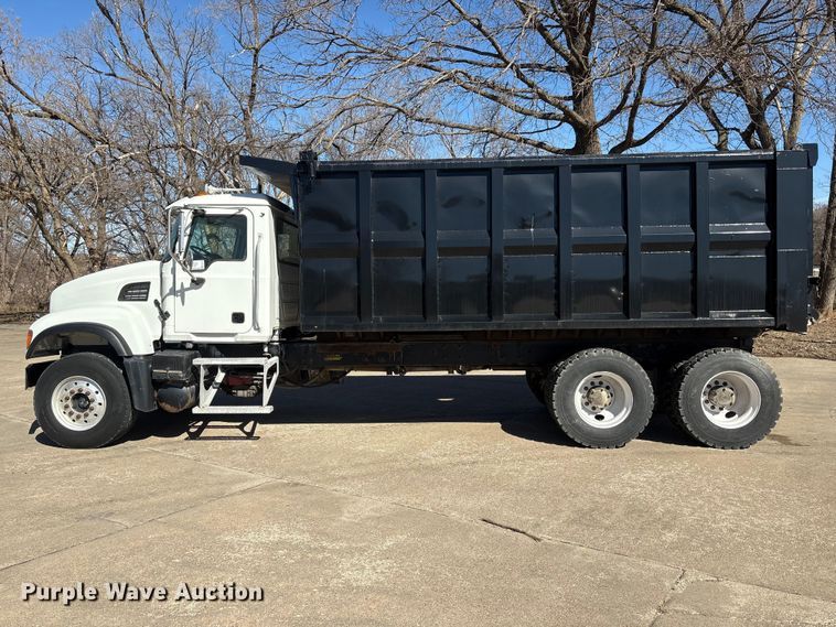 image for item FG2772 2007 Mack CV713 dump truck