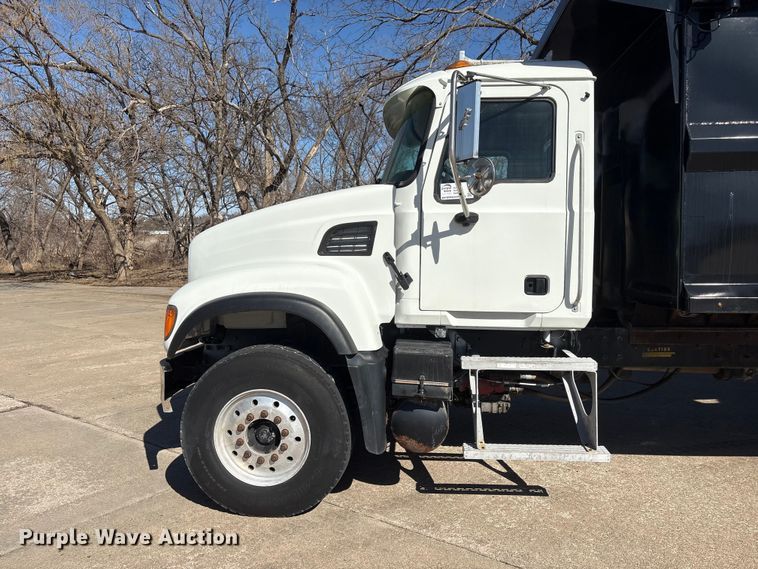 image for item FG2772 2007 Mack CV713 dump truck