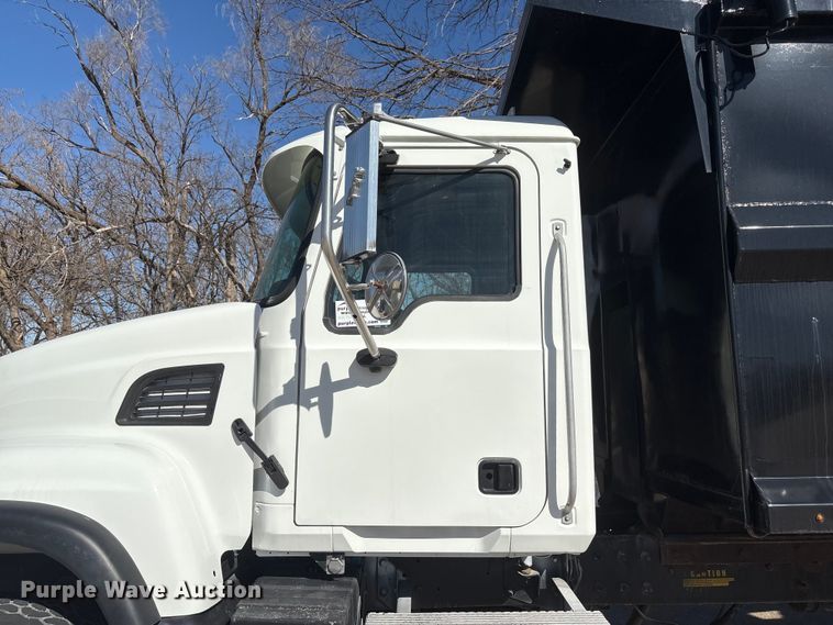 image for item FG2772 2007 Mack CV713 dump truck
