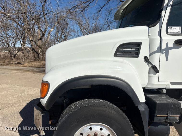 image for item FG2772 2007 Mack CV713 dump truck