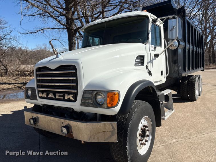 image for item FG2772 2007 Mack CV713 dump truck