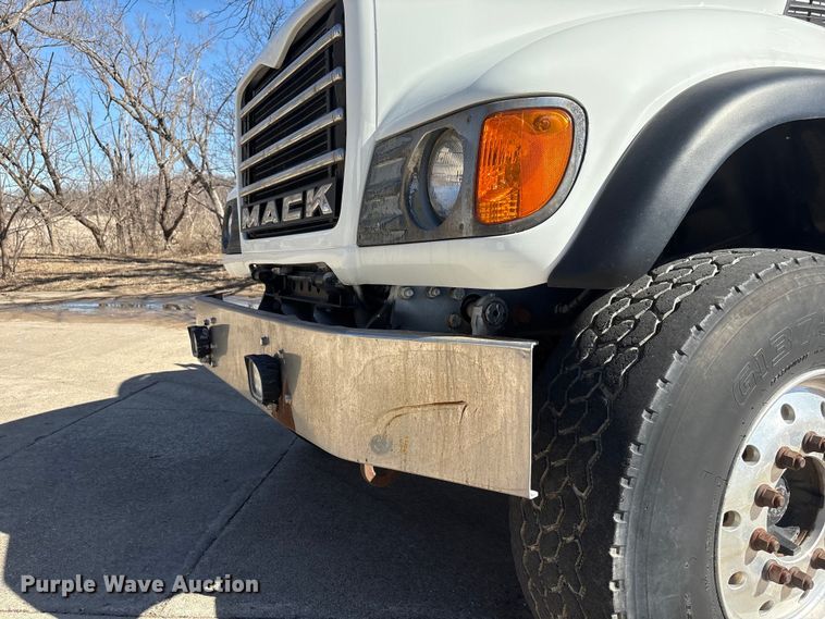 image for item FG2772 2007 Mack CV713 dump truck