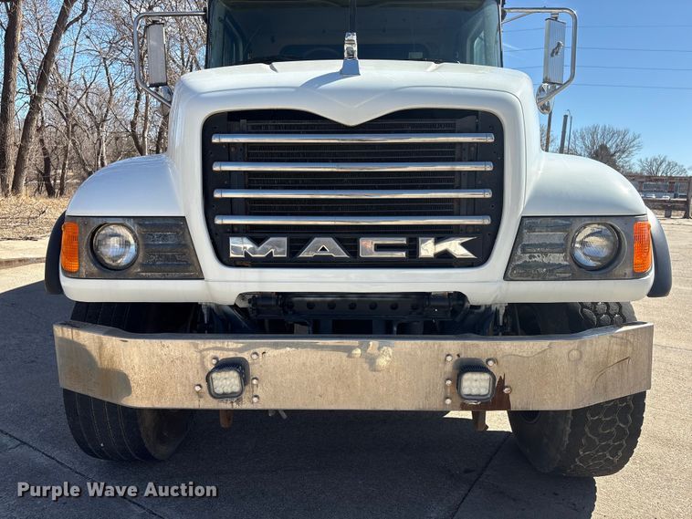 image for item FG2772 2007 Mack CV713 dump truck