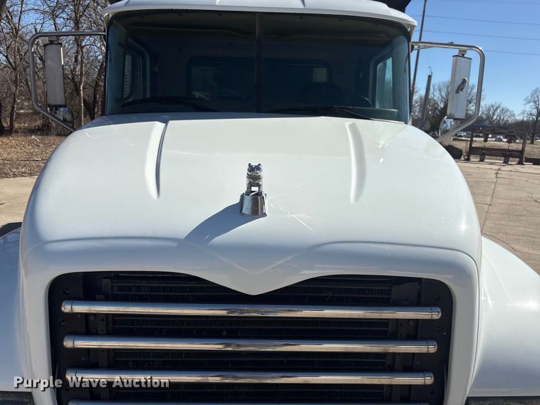 image for item FG2772 2007 Mack CV713 dump truck