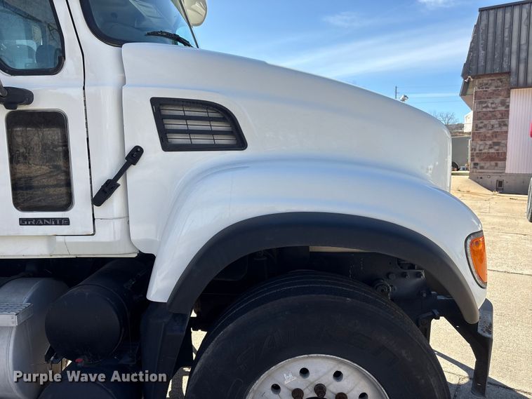 image for item FG2772 2007 Mack CV713 dump truck