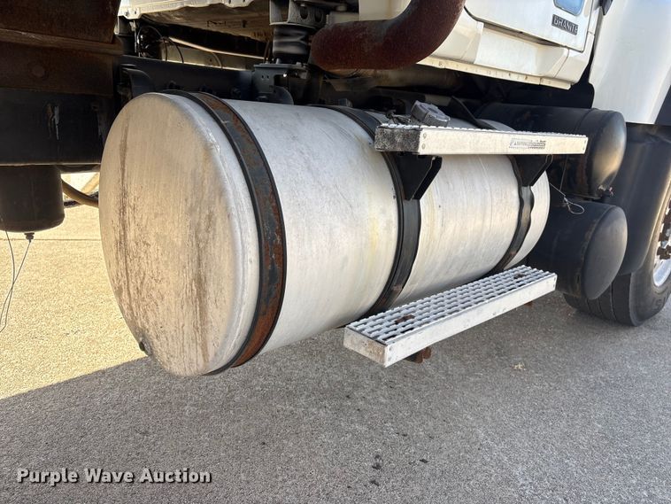 image for item FG2772 2007 Mack CV713 dump truck