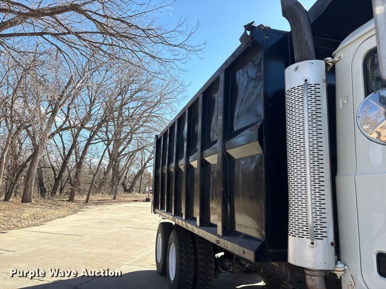 image for item FG2772 2007 Mack CV713 dump truck