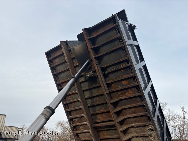 image for item FG2772 2007 Mack CV713 dump truck