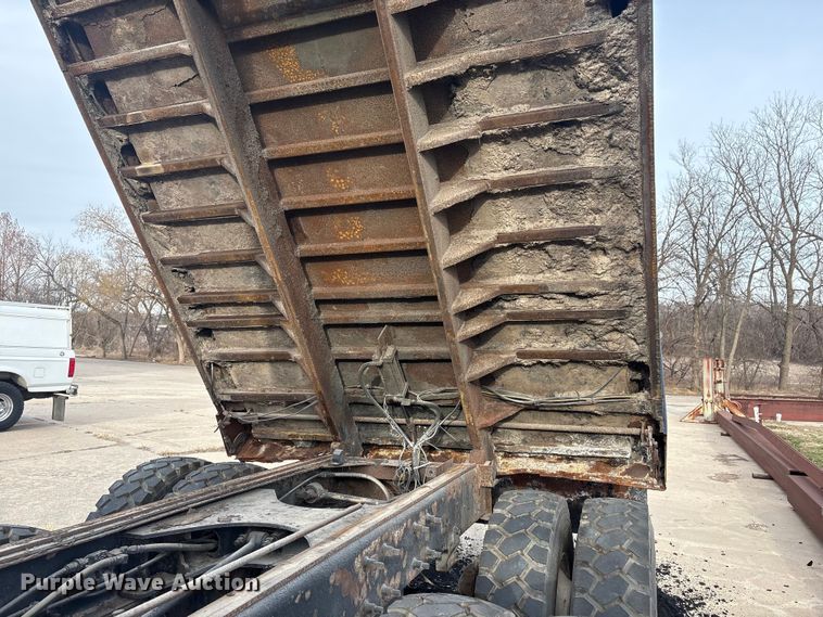 image for item FG2772 2007 Mack CV713 dump truck