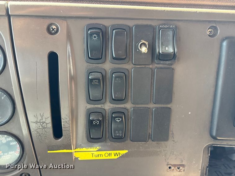 image for item FG2772 2007 Mack CV713 dump truck