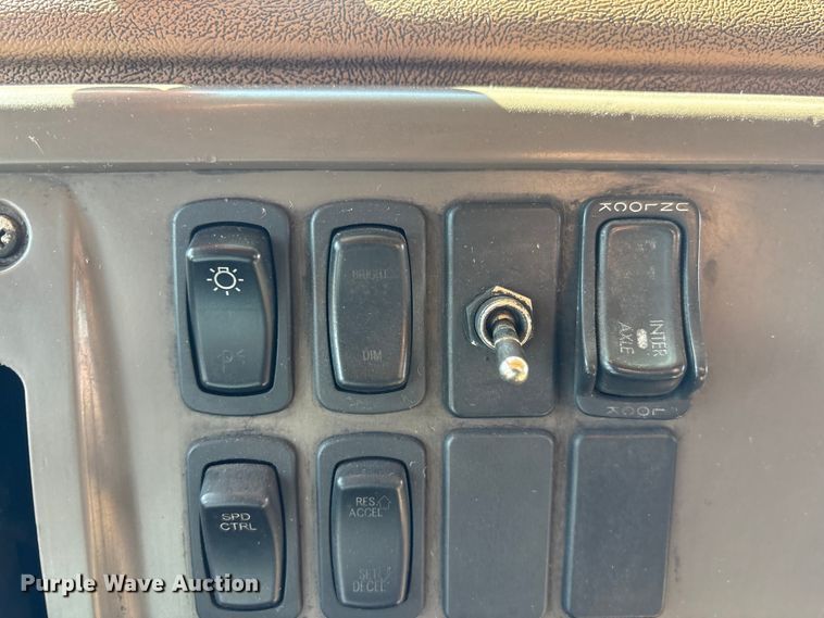 image for item FG2772 2007 Mack CV713 dump truck