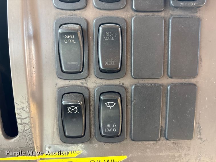 image for item FG2772 2007 Mack CV713 dump truck