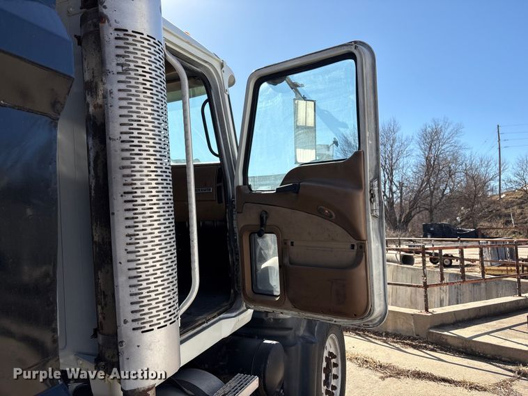 image for item FG2772 2007 Mack CV713 dump truck