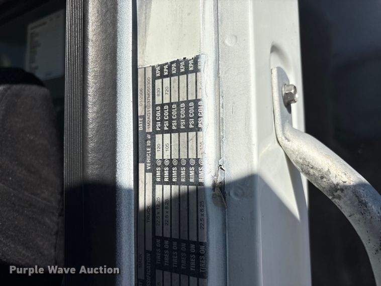 image for item FG2772 2007 Mack CV713 dump truck