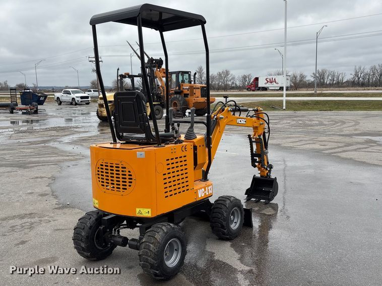 image for item FG2862 2026 Vicsec L13 wheeled mini excavator