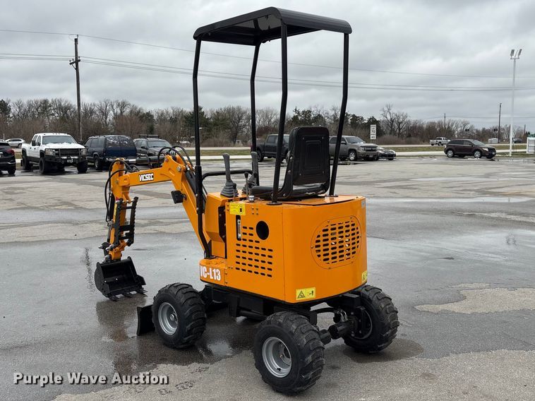 image for item FG2862 2026 Vicsec L13 wheeled mini excavator