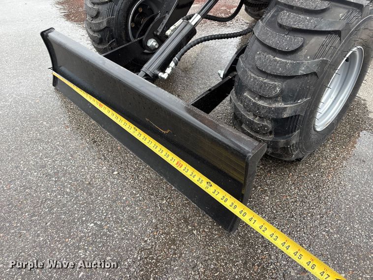 image for item FG2862 2026 Vicsec L13 wheeled mini excavator