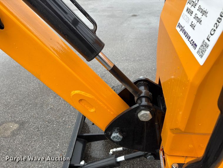 image for item FG2862 2026 Vicsec L13 wheeled mini excavator