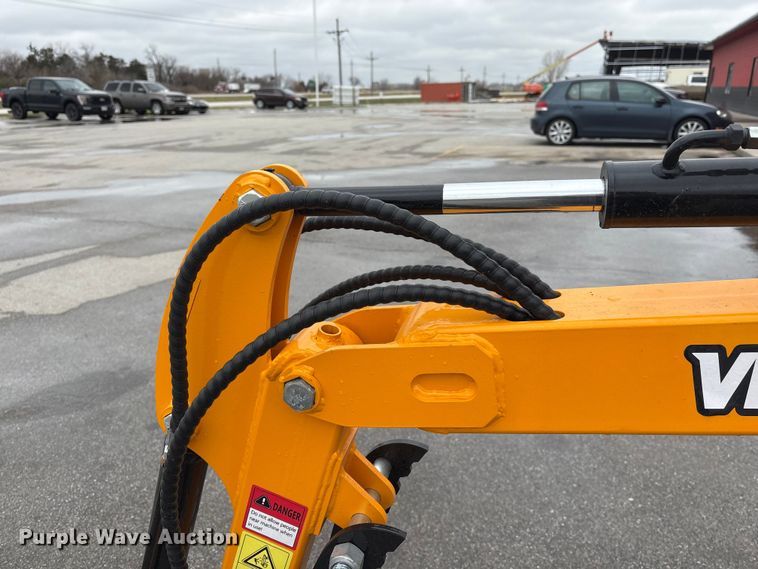 image for item FG2862 2026 Vicsec L13 wheeled mini excavator