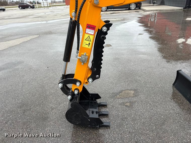 image for item FG2862 2026 Vicsec L13 wheeled mini excavator