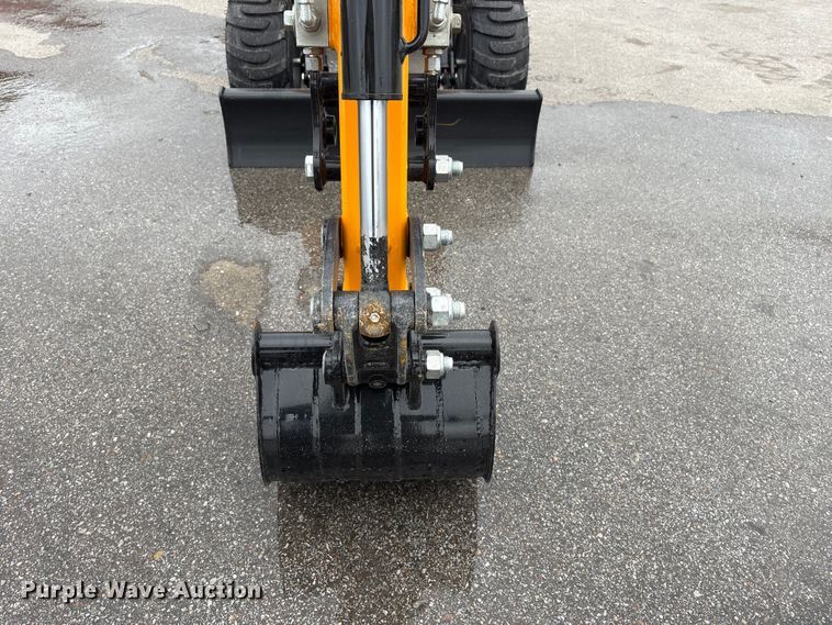 image for item FG2862 2026 Vicsec L13 wheeled mini excavator