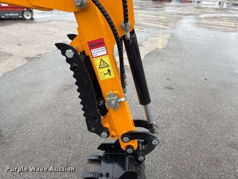 image for item FG2862 2026 Vicsec L13 wheeled mini excavator