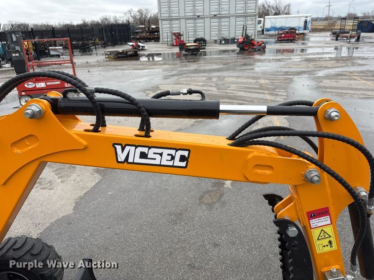 image for item FG2862 2026 Vicsec L13 wheeled mini excavator