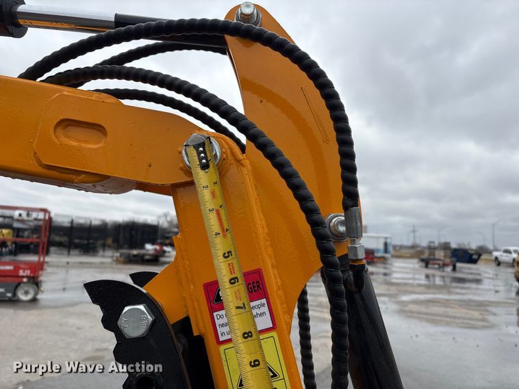 image for item FG2862 2026 Vicsec L13 wheeled mini excavator