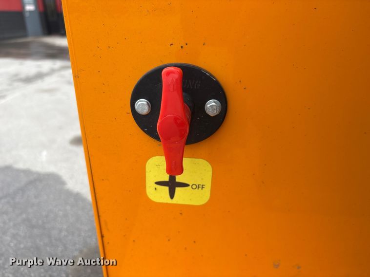 image for item FG2862 2026 Vicsec L13 wheeled mini excavator