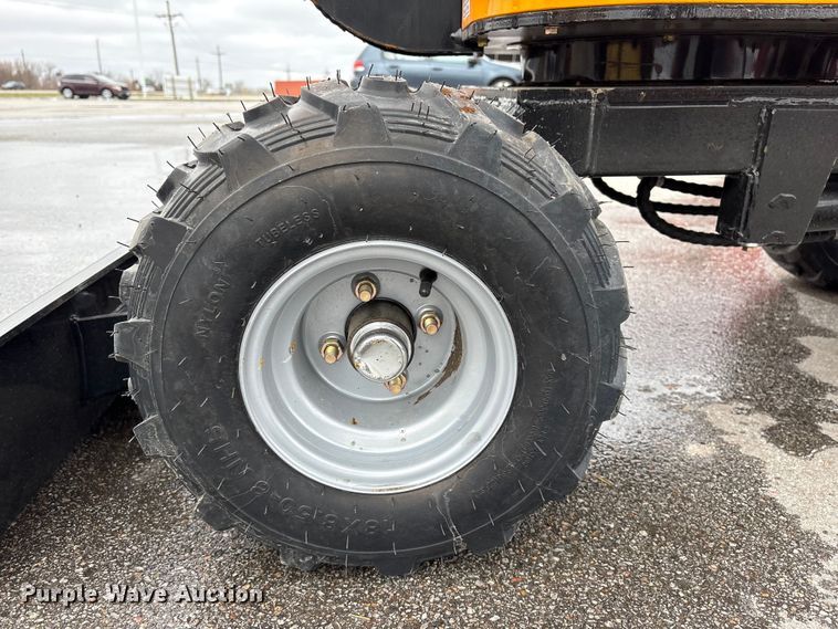 image for item FG2862 2026 Vicsec L13 wheeled mini excavator