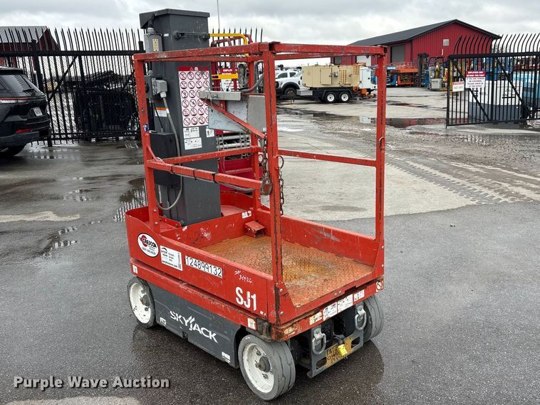 image for item FG2863 2017 SkyJack SJ12 vertical lift