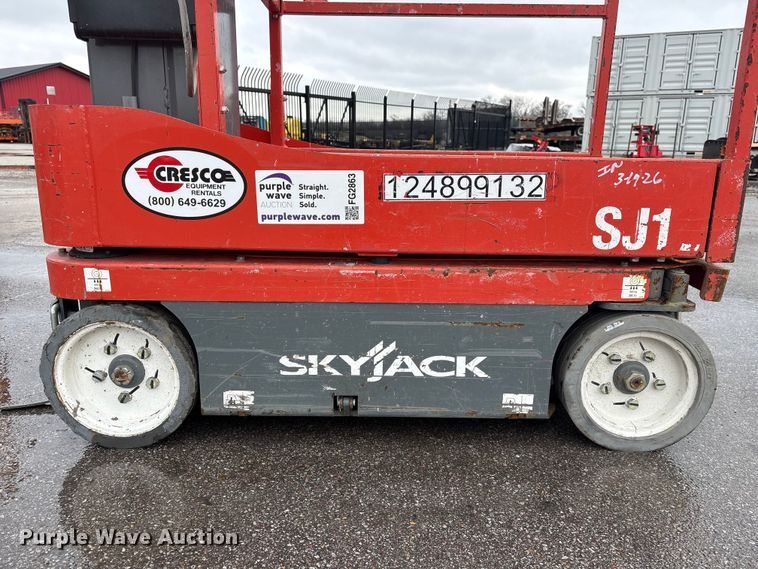 image for item FG2863 2017 SkyJack SJ12 vertical lift