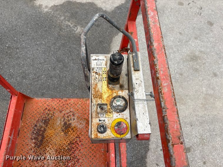 image for item FG2863 2017 SkyJack SJ12 vertical lift