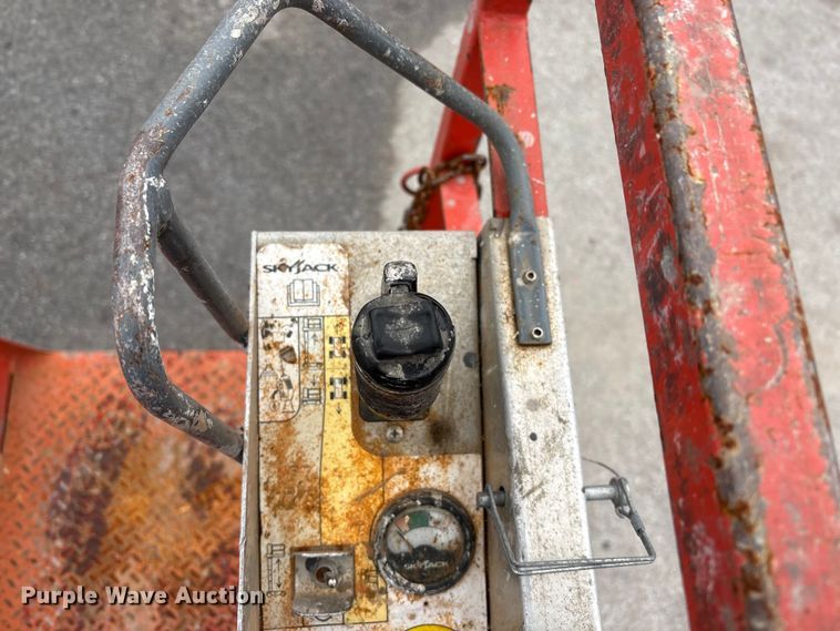 image for item FG2863 2017 SkyJack SJ12 vertical lift