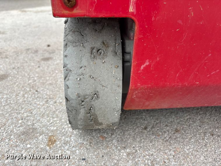 image for item FG2864 2018 MEC 1330SE scissor lift