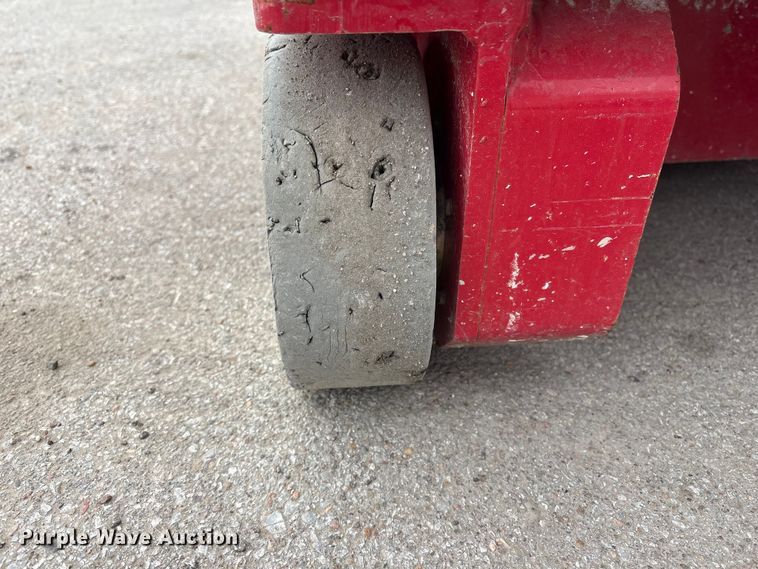 image for item FG2864 2018 MEC 1330SE scissor lift