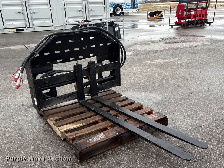 image for item FG2866 2025 Giyi SF60 skid steer forks