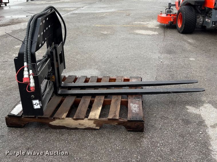 image for item FG2866 2025 Giyi SF60 skid steer forks