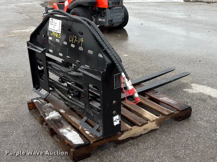 image for item FG2866 2025 Giyi SF60 skid steer forks