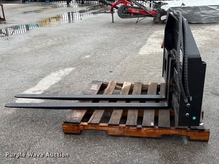 image for item FG2866 2025 Giyi SF60 skid steer forks