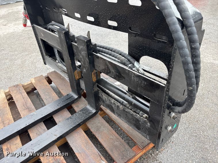 image for item FG2866 2025 Giyi SF60 skid steer forks