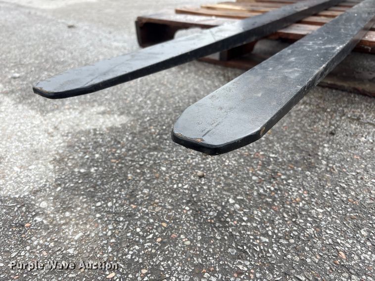 image for item FG2866 2025 Giyi SF60 skid steer forks