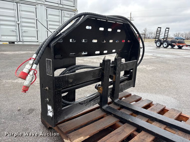 image for item FG2866 2025 Giyi SF60 skid steer forks