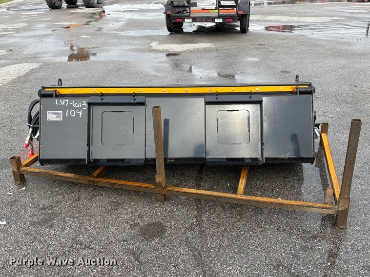 image for item FG2868 2025 Giyi BS72 skid steer sweeper