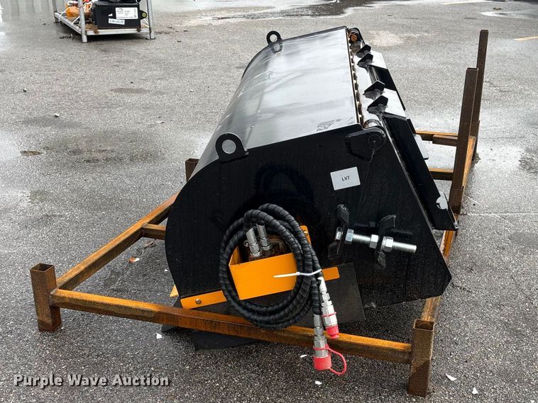 image for item FG2868 2025 Giyi BS72 skid steer sweeper